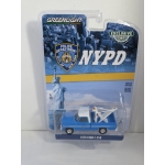 Greenlight 1:64 Ford F-250 with Drop in Tow Hook 1979 NYPD