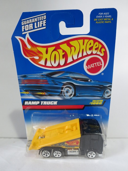 Hot Wheels 1:64 Ramp Truck black yellow HW1999