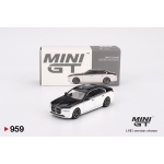 Mini GT 1:64 BMW i7 xDrive60 LHD 2024 alpine white/ black sapphire