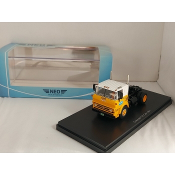 Neo 1:64 Chevrolet Till Cab Sleeper 1964 yellow