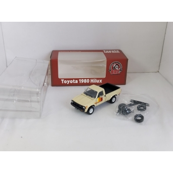 BM Creations 1:64 Toyota Hilux LHD ivory